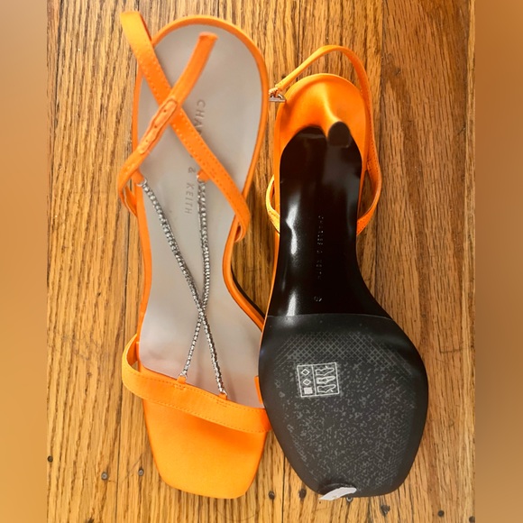 Charles and Keith heels. Heels height is 4-5 cm. I have never worn. - Picture 6 of 7